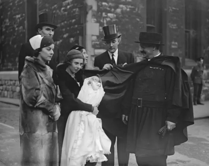 Framed Print : Captain and Mrs William Making and their infant daughter Penelope Anne, after Framed Print : Captain and Mrs William Making and their infant daughter Penelope Anne, after