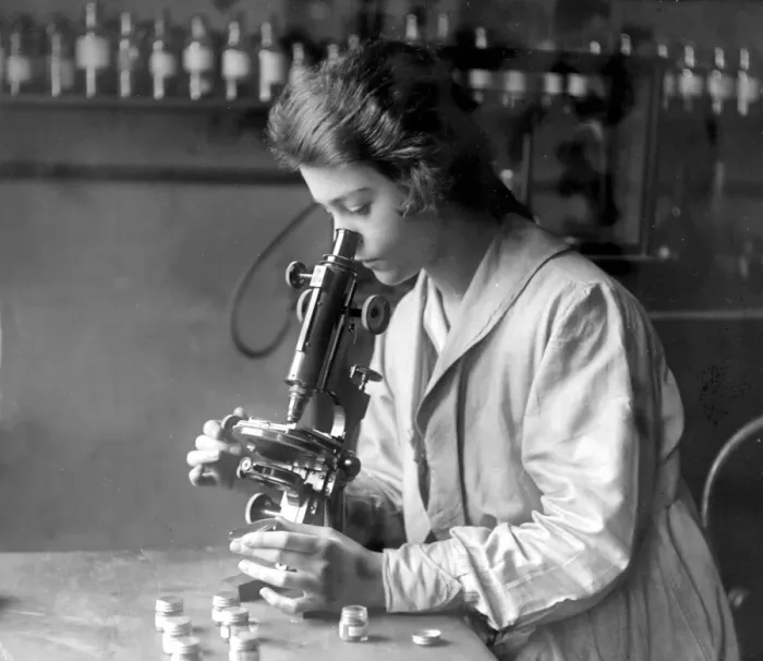 Framed Print : Capturing the German dye trade (London Dye Manufacturing Co). A microscopic exmination Framed Print : Capturing the German dye trade (London Dye Manufacturing Co). A microscopic exmination