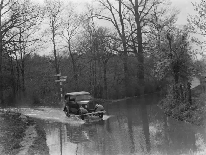 Framed Print : A car drives through the floods in Hockenden, Kent. 1937 Framed Print : A car drives through the floods in Hockenden, Kent. 1937