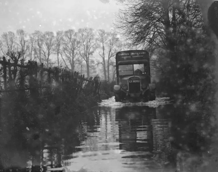 Framed Print : A Carter Paterson express carrier lorry driving through the flooded roads near Darenth Framed Print : A Carter Paterson express carrier lorry driving through the flooded roads near Darenth