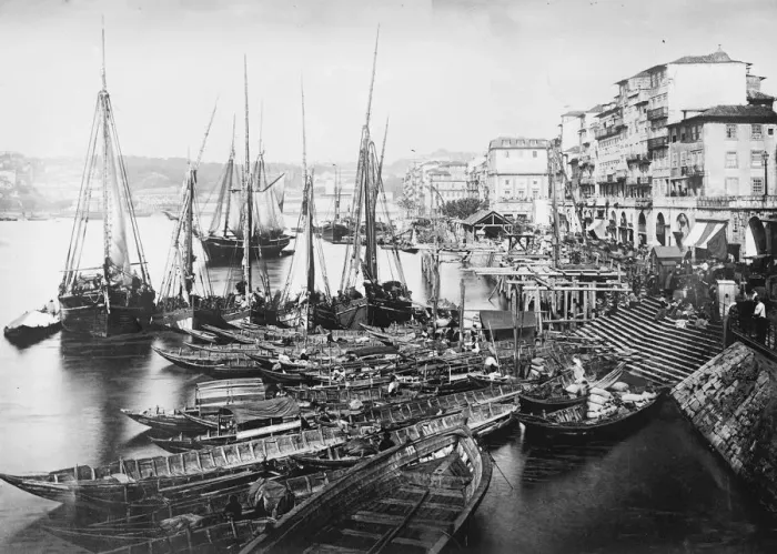 Framed Print : Many casualties in Portuguese revolt. Rebel forces in Oporto. The Ribeira Quay, Oporto Framed Print : Many casualties in Portuguese revolt. Rebel forces in Oporto. The Ribeira Quay, Oporto