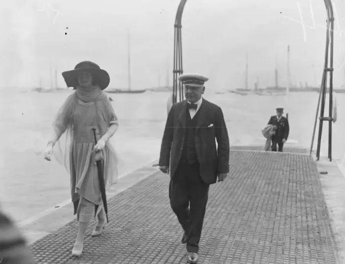 Framed Print : Celebrities at Cowes on Isle of Wight, of the South Coast of England Mr Lee ( Owner Framed Print : Celebrities at Cowes on Isle of Wight, of the South Coast of England Mr Lee ( Owner