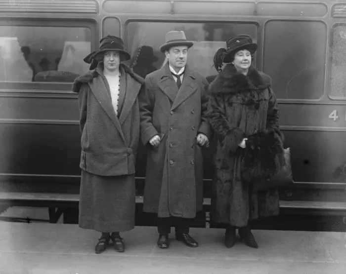 Framed Print : Chancellor of the Exchequer Home Again Mr Stanley Baldwin with his wife and daughter Framed Print : Chancellor of the Exchequer Home Again Mr Stanley Baldwin with his wife and daughter
