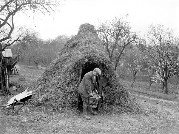 Charcoal burners hut 1935