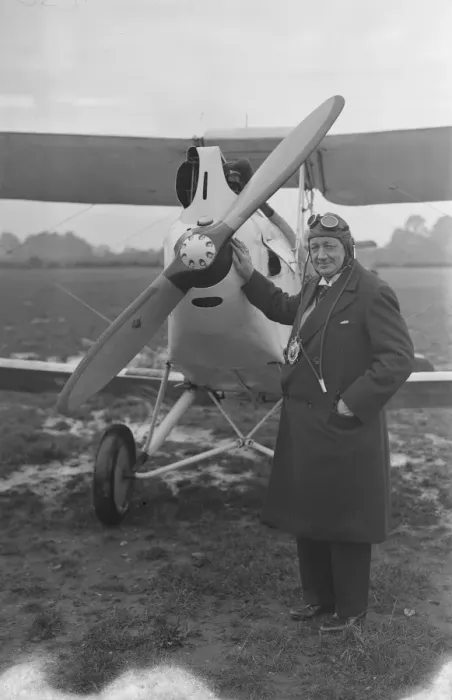 Framed Print : Charter celebrations at Heston The Charter Mayor, Mr H J Nias, who took an aeroplane Framed Print : Charter celebrations at Heston The Charter Mayor, Mr H J Nias, who took an aeroplane