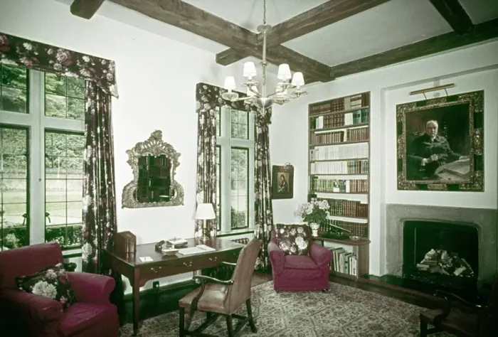 Framed Print : Chartwell, home of Sir Winston Churchill The Library