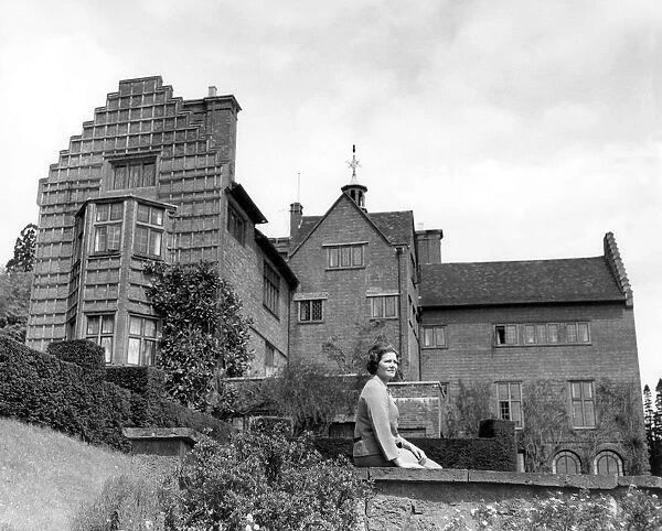 Chartwell - The home of Winston Churchill Mrs. Mary Soames (Churchills daughter)