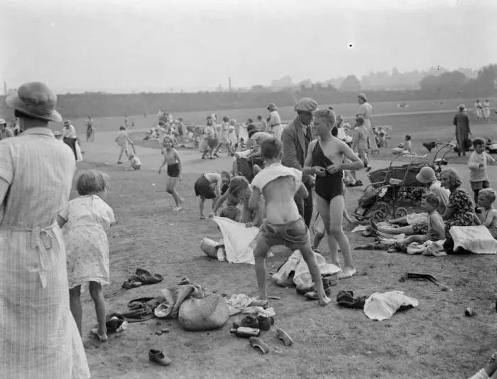 Framed Print : Children enjoying the paddling pool, Dartford, Kent. 1937 Framed Print : Children enjoying the paddling pool, Dartford, Kent. 1937