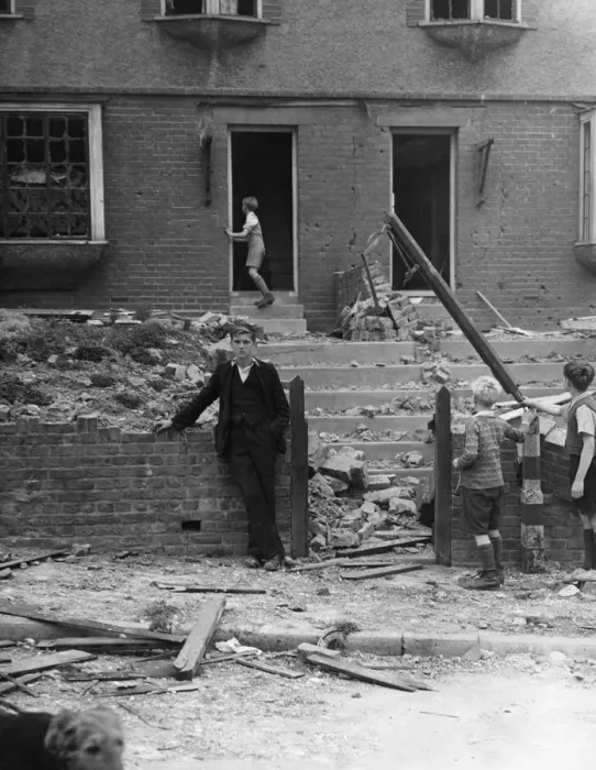 Framed Print : Children inspecting the damage after a bomb fell in Gravesend, Kent during WWII Framed Print : Children inspecting the damage after a bomb fell in Gravesend, Kent during WWII
