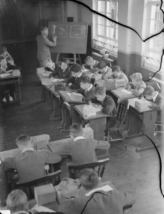 Framed Print : Children at school in Sidcup, Kent, during wartime. Here they are in a drawing Framed Print : Children at school in Sidcup, Kent, during wartime. Here they are in a drawing