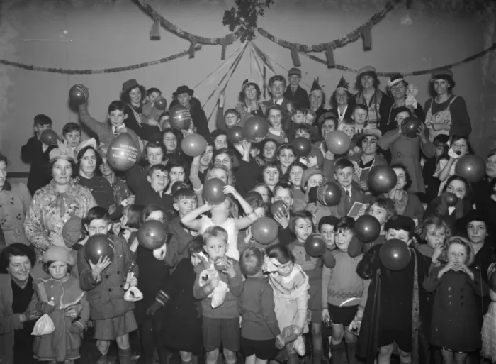 Framed Print : Childrens Christmas party at Blackfen, Kent 1937 Framed Print : Childrens Christmas party at Blackfen, Kent 1937
