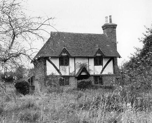 Chippens Bank, Hever, Kent, as a derelict cottage before John Topham moved in