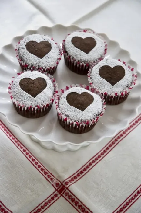 Framed Print : Five chocolate muffins decorated with icing sugar in heart shape on white cake stand credit