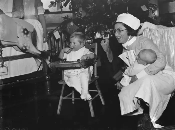 Framed Print : Christmas at the childrens ward of Erith Hospital, London. 1938