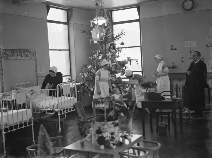 Framed Print : Christmas at the childrens ward of Erith Hospital, London. 1938 Framed Print : Christmas at the childrens ward of Erith Hospital, London. 1938