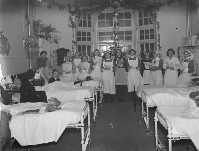 Framed Print : Christmas at Cray Valley Hospital in Kent. Nurses singing carols to patients Framed Print : Christmas at Cray Valley Hospital in Kent. Nurses singing carols to patients