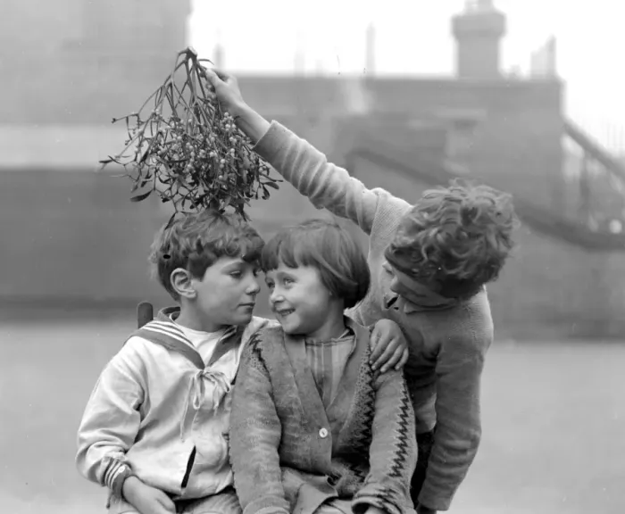 Framed Print : Christmas at St Clements Danes School, Drury Lane. 1926