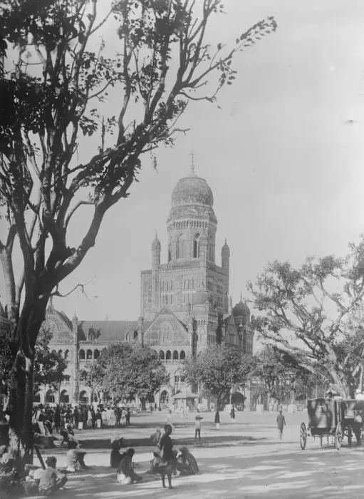 Framed Print : The city buildings, Bombay. 18 November 1921 Framed Print : The city buildings, Bombay. 18 November 1921