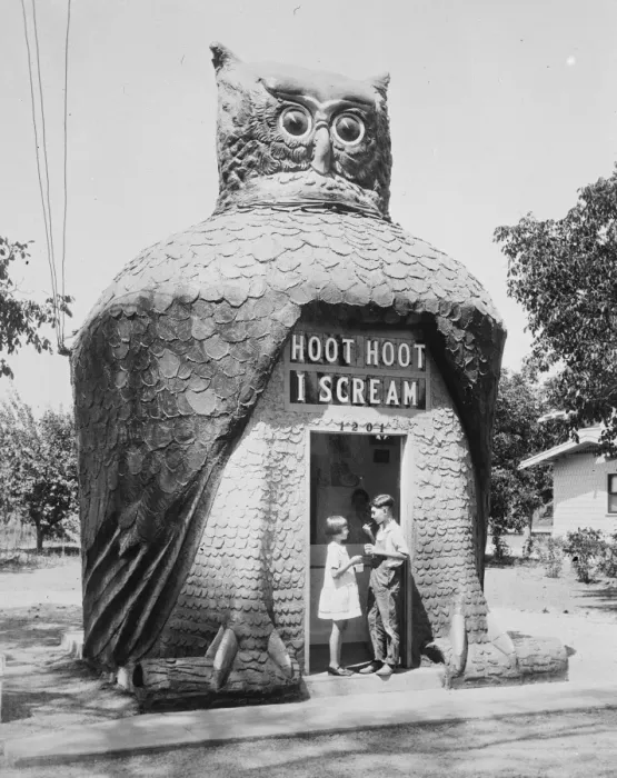 Framed Print : In a city of nightmare houses. Picture from Los Angeles showing an Ice Cream shop Framed Print : In a city of nightmare houses. Picture from Los Angeles showing an Ice Cream shop