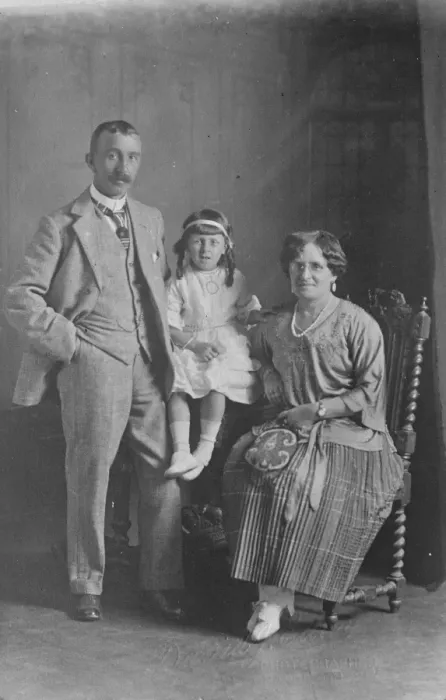 Framed Print : Claiming ? 100, 000, 000 Fortune Mrs Downs and Mrs MacFarlane, of Glasgow, who are sisters