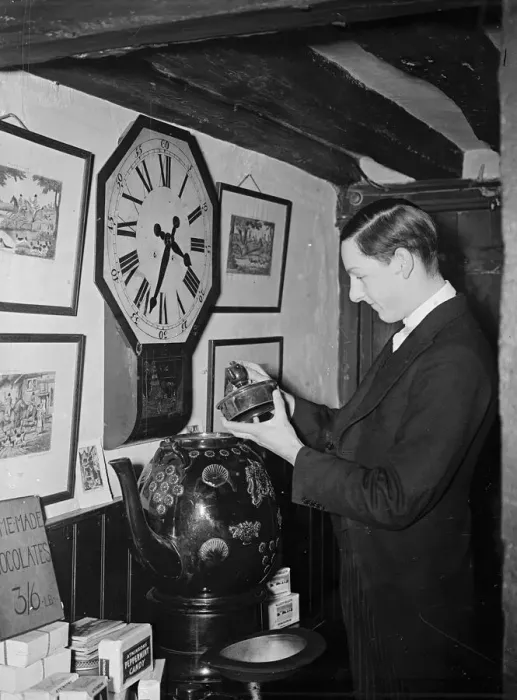 Framed Print : The Cock Pit tea shop in Eton
