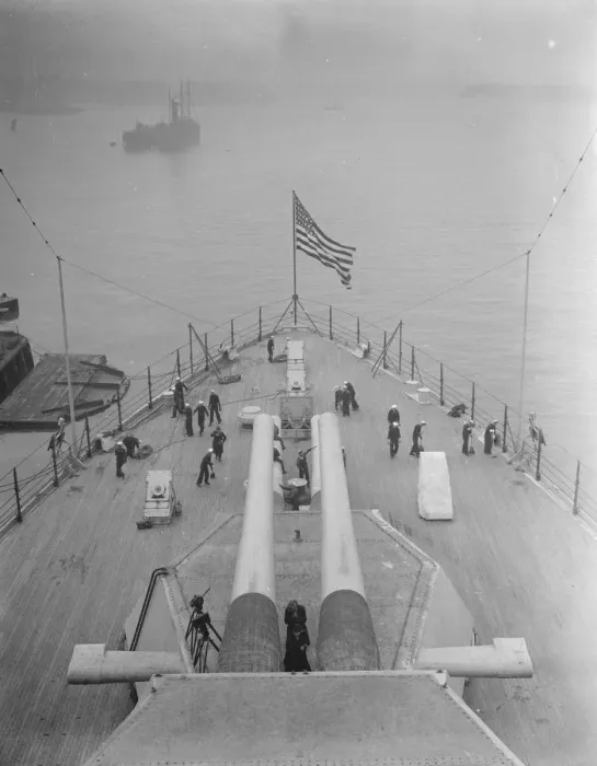 Framed Print : The Colerado, Americas all electric warship arrives at Portsmouth. 7 January 1924 Framed Print : The Colerado, Americas all electric warship arrives at Portsmouth. 7 January 1924