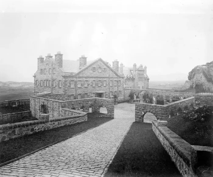 Framed Print : College Harlech, residential college for adult education at Harlech. 27 August 1927