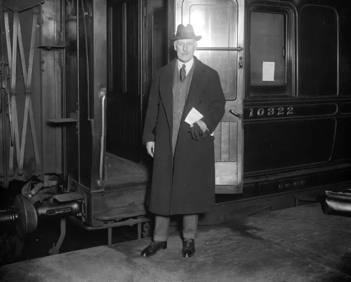 Framed Print : Commander of Shanghai defence force leaves London. Major General J Duncan, CB
