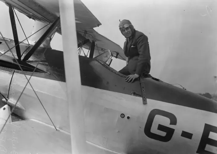 Framed Print : Competitors in the Around England flight. Flight Lieutenant F L Lumoore, DFC Framed Print : Competitors in the Around England flight. Flight Lieutenant F L Lumoore, DFC