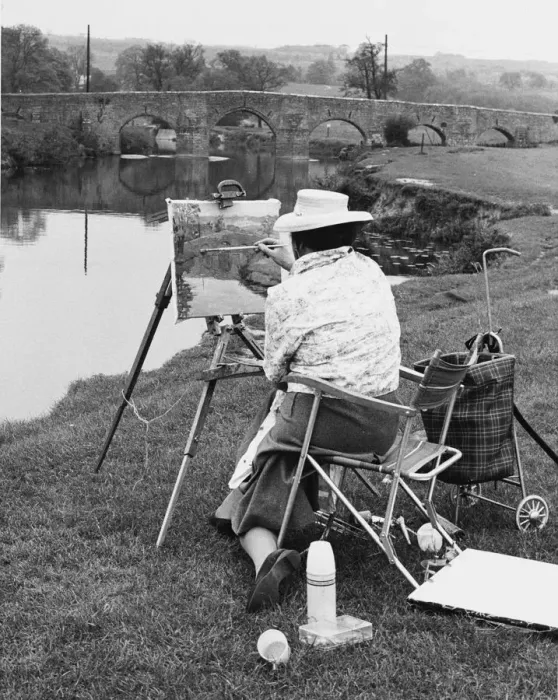 Framed Print : The Compleat Artist - On The Medway. Usually the Compleat Angler is to be seen