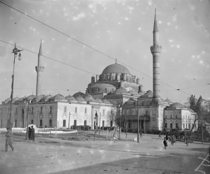 Framed Print : Constantinople, Mosque Begaazed 27 January 1925 Framed Print : Constantinople, Mosque Begaazed 27 January 1925