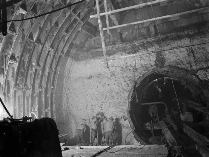 Framed Print : The construction of the Dartford Tunnel. Workers building the main tunneling shield Framed Print : The construction of the Dartford Tunnel. Workers building the main tunneling shield