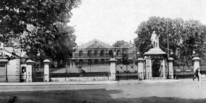 Framed Print : A contract was signed for the sale of the Foundling Hospital and its estate in Bloomsbury Framed Print : A contract was signed for the sale of the Foundling Hospital and its estate in Bloomsbury