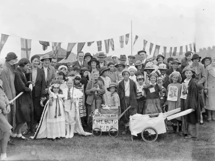 Framed Print : The Coronation Carnival in Stone, Kent, to celebrate the coronation of King George VI Framed Print : The Coronation Carnival in Stone, Kent, to celebrate the coronation of King George VI