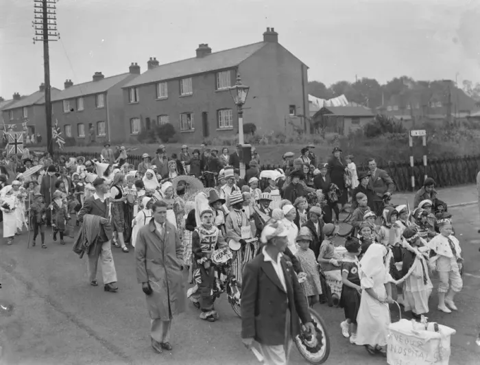 Framed Print : The Coronation Carnival through the street of Stone, Kent, to celebrate the coronation Framed Print : The Coronation Carnival through the street of Stone, Kent, to celebrate the coronation