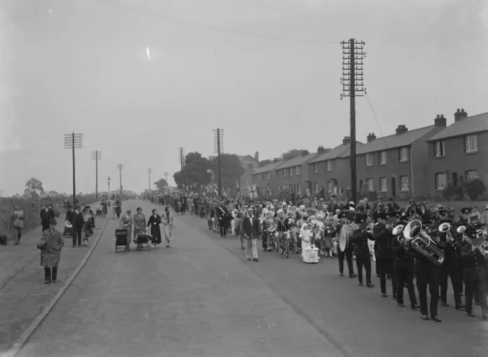 Framed Print : The Coronation Carnival through the street of Stone, Kent, to celebrate the coronation Framed Print : The Coronation Carnival through the street of Stone, Kent, to celebrate the coronation