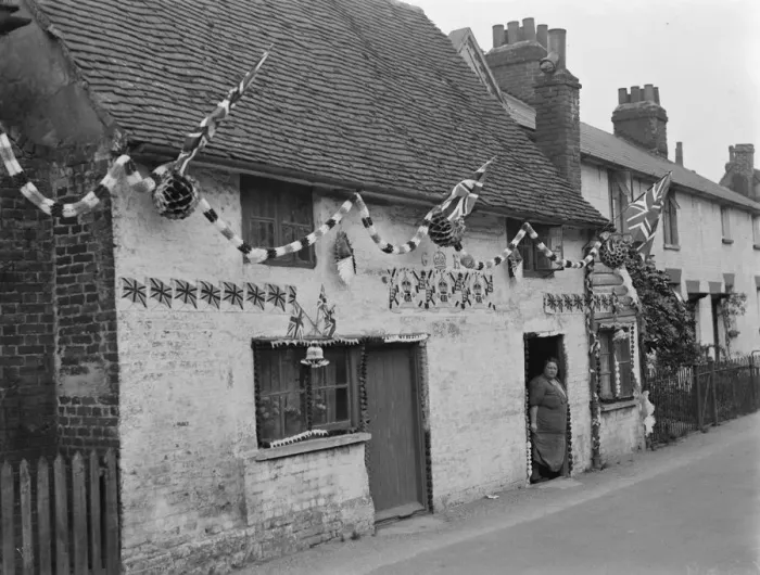 Framed Print : Coronation decorations in Eynsford, Kent, to celebrate the coronation of King George VI