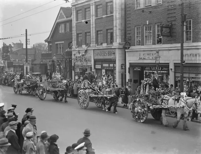 Framed Print : Coronation festivities in Bexleyheath, Kent, to celebrate the coronation of King Framed Print : Coronation festivities in Bexleyheath, Kent, to celebrate the coronation of King