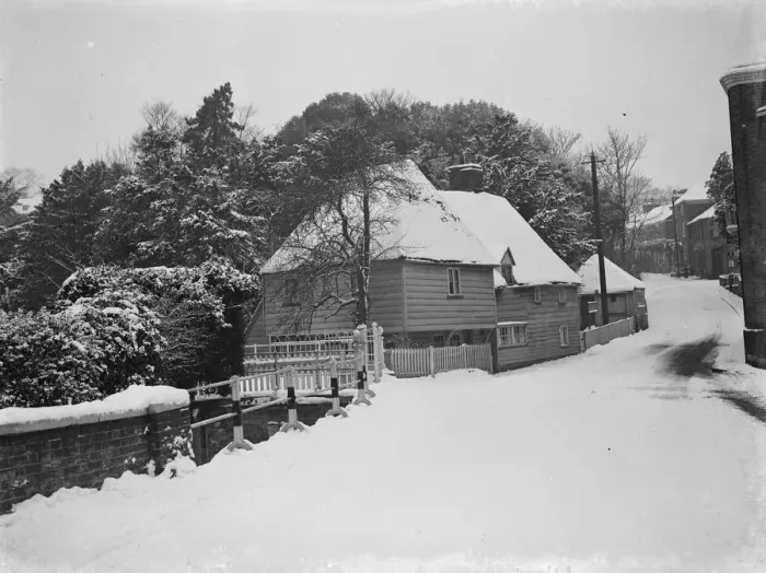 Framed Print : Cottages covered in snow on High Street in Farningham, Kent. 26 December 1938 Framed Print : Cottages covered in snow on High Street in Farningham, Kent. 26 December 1938