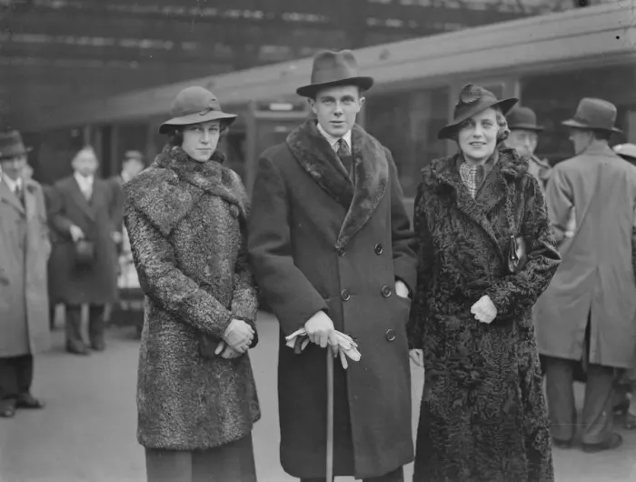 Framed Print : Countess Bessborough wife of Canadian Governor General leaves London. 2 November 1934 Framed Print : Countess Bessborough wife of Canadian Governor General leaves London. 2 November 1934