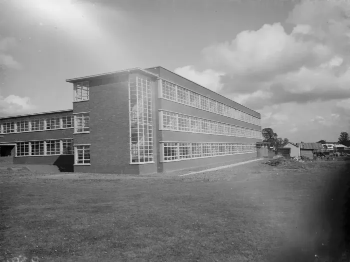 Framed Print : The County School for Boys in Sidcup, London. An external view of the new building Framed Print : The County School for Boys in Sidcup, London. An external view of the new building