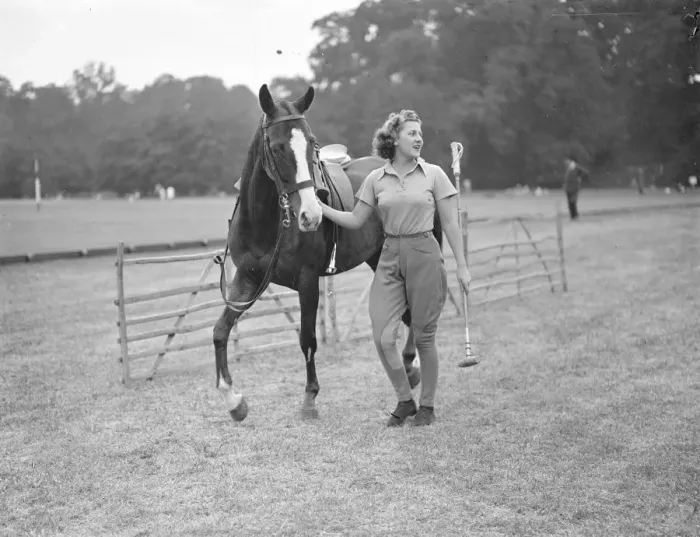 Framed Print : At the Cowdray Park Polo Tournament at Midhurst in Sussex. Miss Daphne Pearson Framed Print : At the Cowdray Park Polo Tournament at Midhurst in Sussex. Miss Daphne Pearson