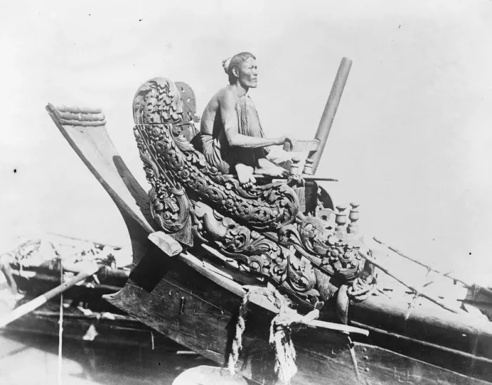 Framed Print : The cox of a queen craft An interesting picture from Burma, showing the steersman Framed Print : The cox of a queen craft An interesting picture from Burma, showing the steersman