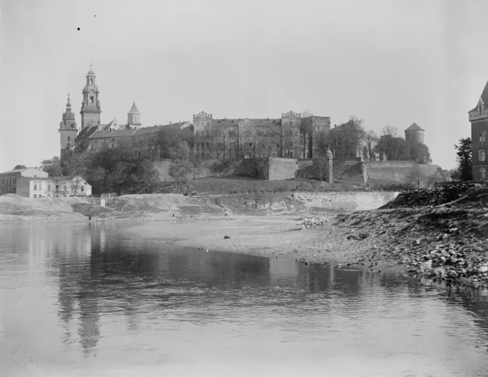 Framed Print : Cracow, Poland. Cathedral and Caslte, Cracow, seen from the Vistula. 24 October Framed Print : Cracow, Poland. Cathedral and Caslte, Cracow, seen from the Vistula. 24 October