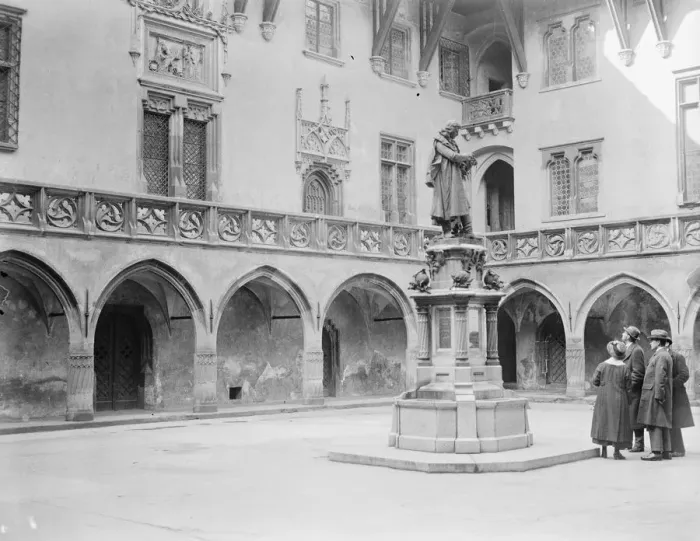 Framed Print : Cracow, Poland. The monument to Polish Astronomer, Nicholas Copernicus, in old courtyard