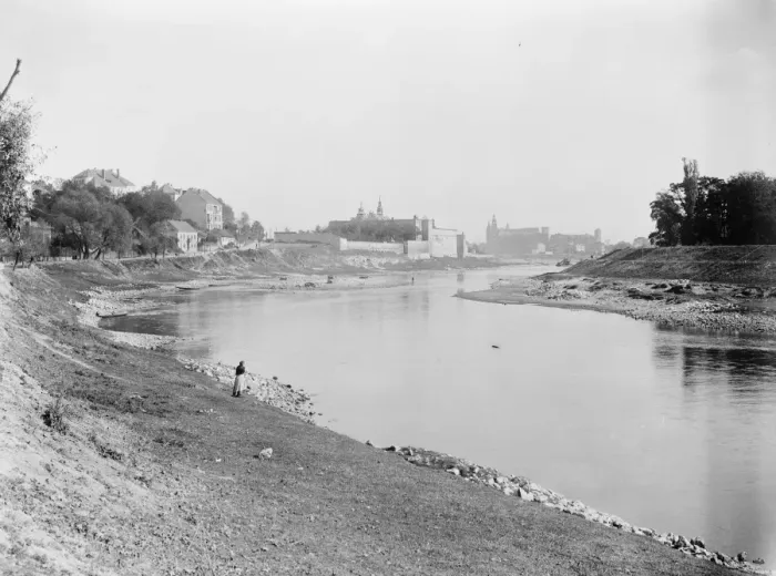 Framed Print : Cracow, Poland. View of the Vistula at Cracow. 24 October 1921 Framed Print : Cracow, Poland. View of the Vistula at Cracow. 24 October 1921