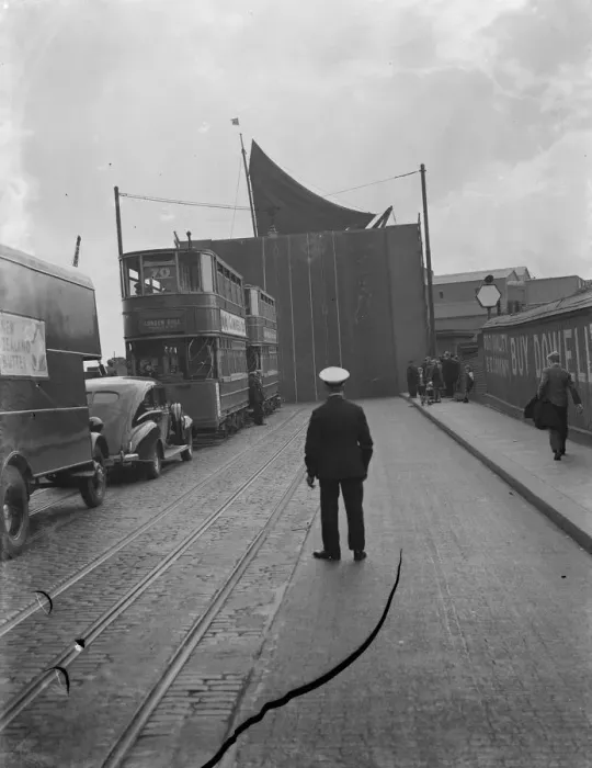 Framed Print : Creek bridge in Deptford, Kent. 1939 Framed Print : Creek bridge in Deptford, Kent. 1939