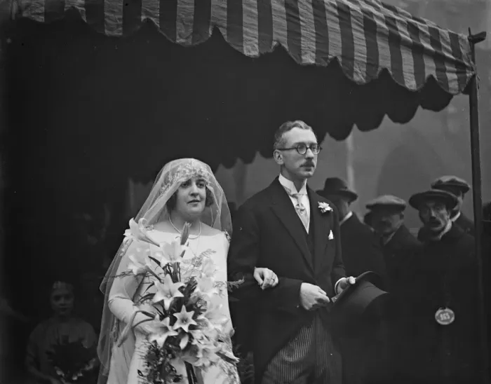 Framed Print : Former cricketers daughter weds. Mr A K Guiness, of Clandon Regis, Guildord Framed Print : Former cricketers daughter weds. Mr A K Guiness, of Clandon Regis, Guildord