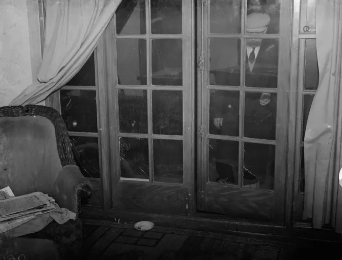 Framed Print : The crime scene of the Mr Skinner assault case in Erith, London. 1938 Framed Print : The crime scene of the Mr Skinner assault case in Erith, London. 1938