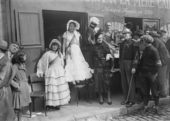 Framed Print : Crinoline fashions at Montmartre bicycle race. Crinoline fashions worn by sightseers